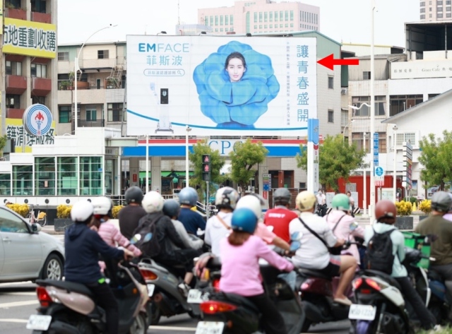 高雄三多商圈  戶外看板